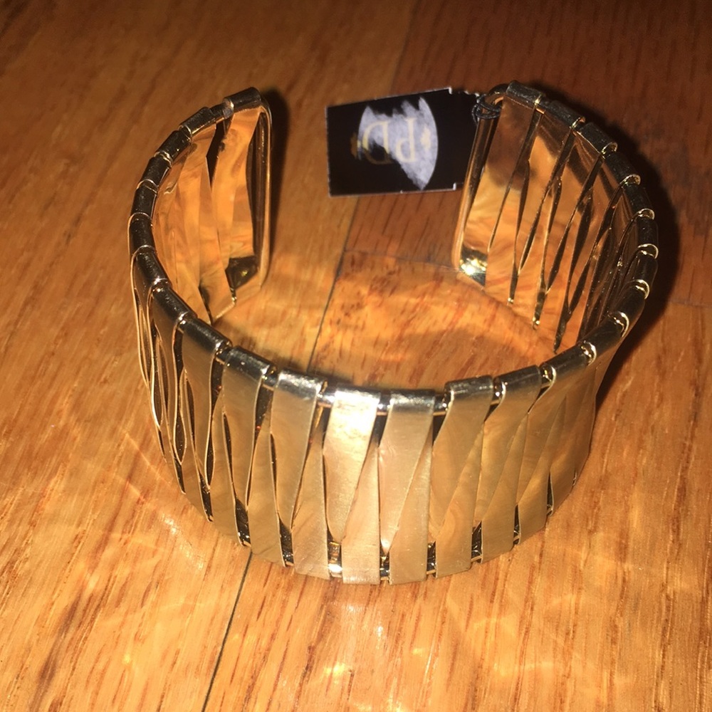 Vintage Gold Bangle with Unique Design - NWT